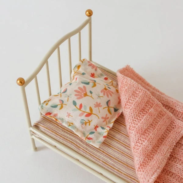 Maileg Vintage Bed For Mice - Off White 3 Maileg Vintage Bed For Mice - Off White