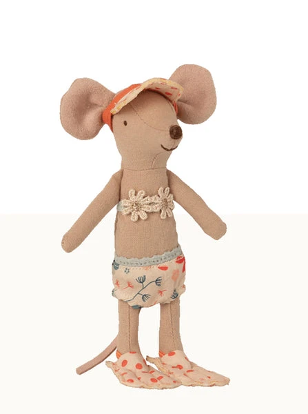 Maileg - Beach Collection - Cabin De Plage & Big Sister Mouse 1 Maileg - Beach Collection - Cabin De Plage & Big Sister Mouse