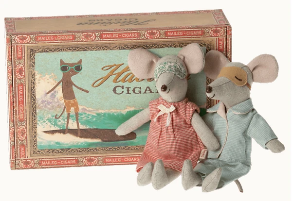 Maileg Mum and Dad Mice in A Cigarbox 1 Maileg Mum and Dad Mice in A Cigarbox