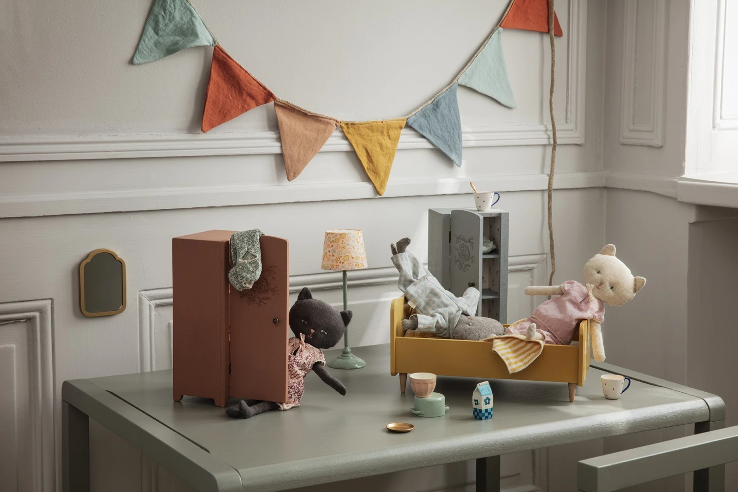 Maileg Miniature Closet Dusty Rose 3 Maileg Miniature Closet Dusty Rose