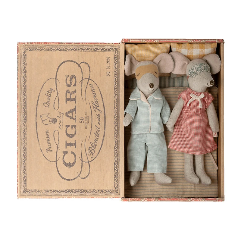 Maileg Mum & Dad Cigar Box Mice 1 Maileg Mum & Dad Cigar Box Mice