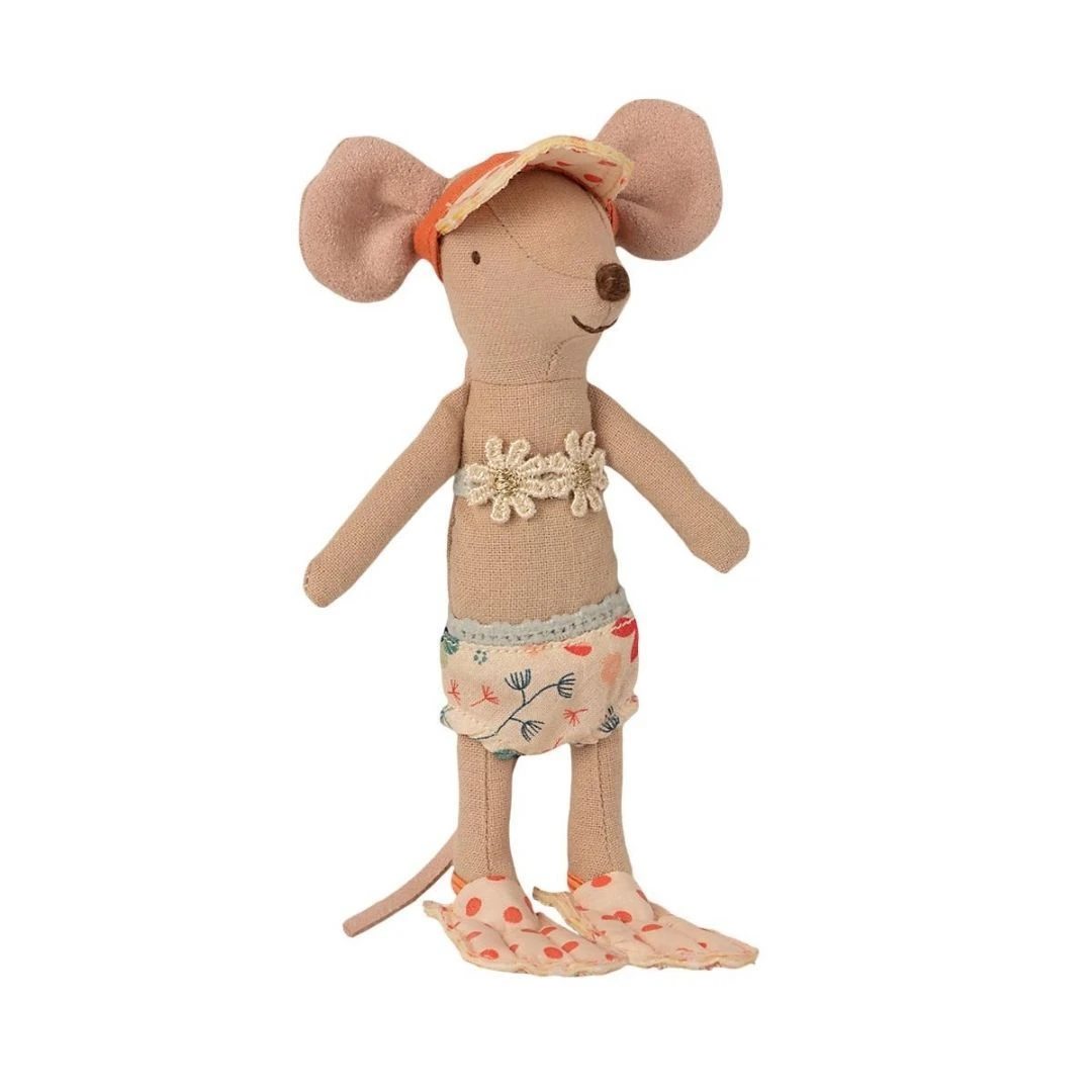 Maileg Beach Mice Big Sister In Cabin De Plage 2 Maileg Beach Mice Big Sister In Cabin De Plage