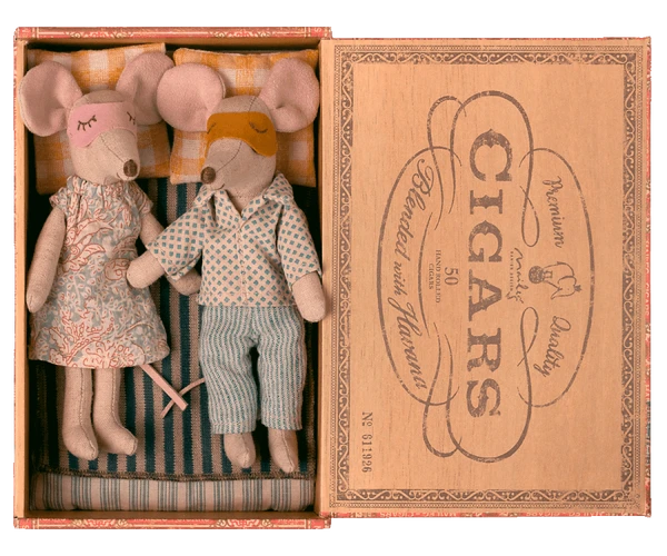 Maileg Mum & Dad Mice In Cigarbox 1 Maileg Mum & Dad Mice In Cigarbox
