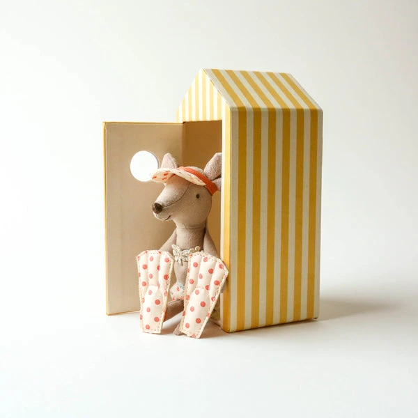 Maileg Beach Mice - Big Sister In Cabin De Plage Toy 3 Maileg Beach Mice - Big Sister In Cabin De Plage Toy