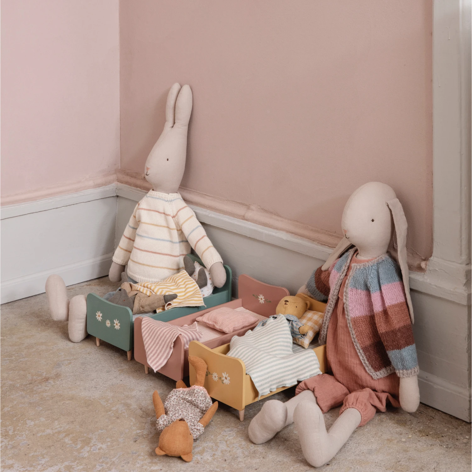 Maileg Wooden Bed - for Mini Mice and Rabbits - Rose Pink 3 Maileg Wooden Bed - for Mini Mice and Rabbits - Rose Pink