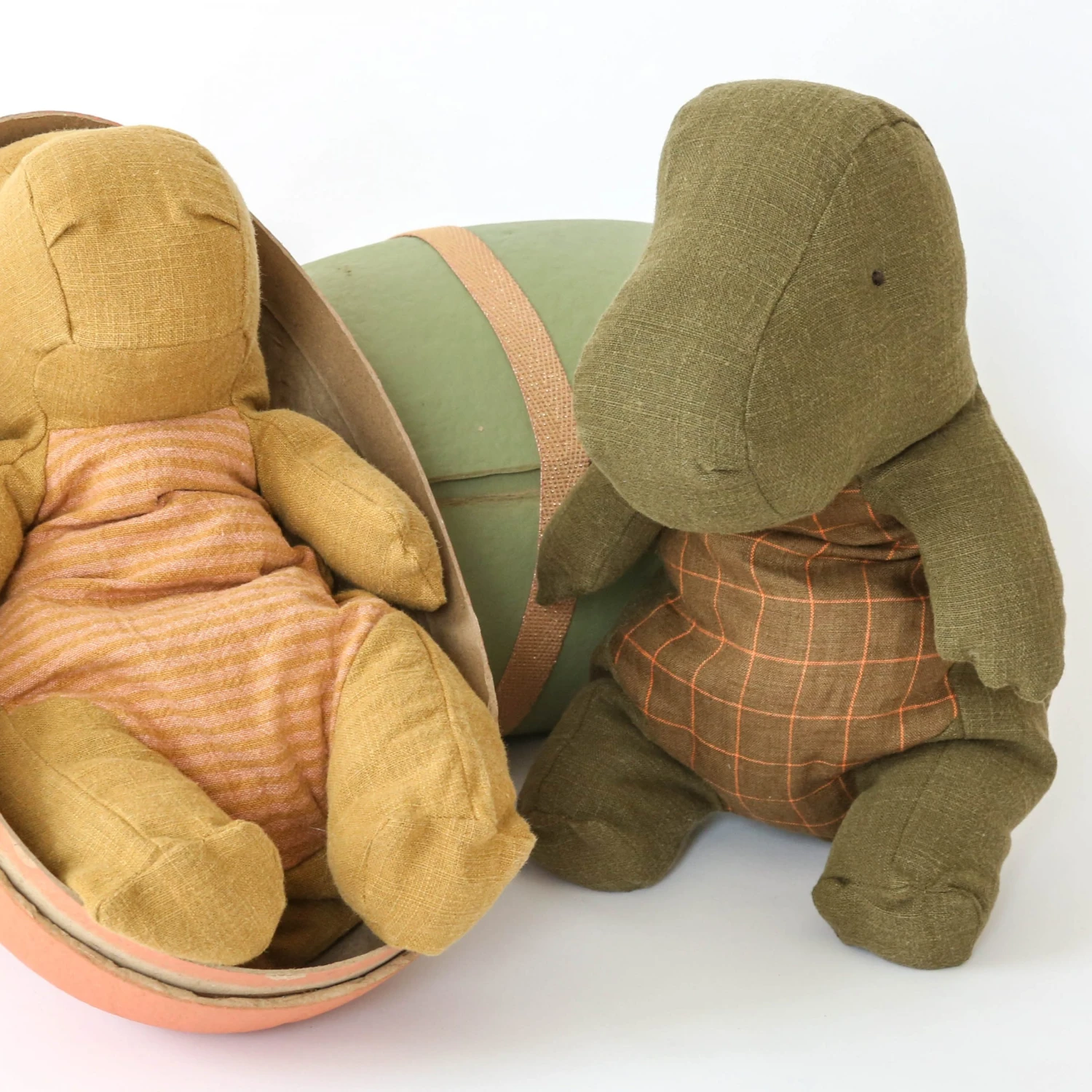 Maileg Dinosaur 'gantosaurus' In Egg Toy - Medium 1 Maileg Dinosaur 'gantosaurus' In Egg Toy - Medium