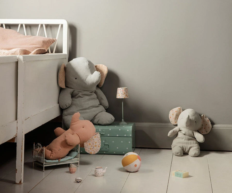 Maileg Safari Friends - Elefante Medium Grigio 2 Maileg Safari Friends - Elefante Medium Grigio