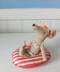 Maileg Bote De Goma Rojo Para Ratón Pequeño 7 Maileg Bote De Goma Rojo Para Ratón Pequeño