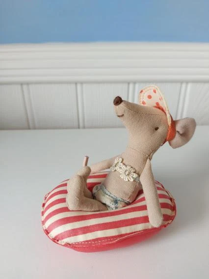 Maileg Bote De Goma Rojo Para Ratón Pequeño 4 Maileg Bote De Goma Rojo Para Ratón Pequeño