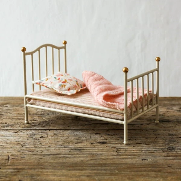 Maileg Vintage Bed For Mice - Off White 4 Maileg Vintage Bed For Mice - Off White