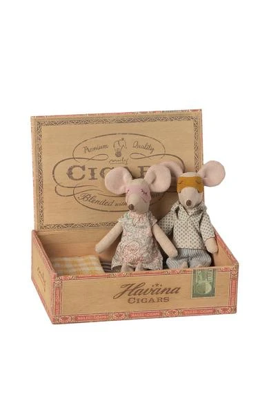 Maileg Mum Dad Mice In Cigarbox 1 Maileg Mum Dad Mice In Cigarbox