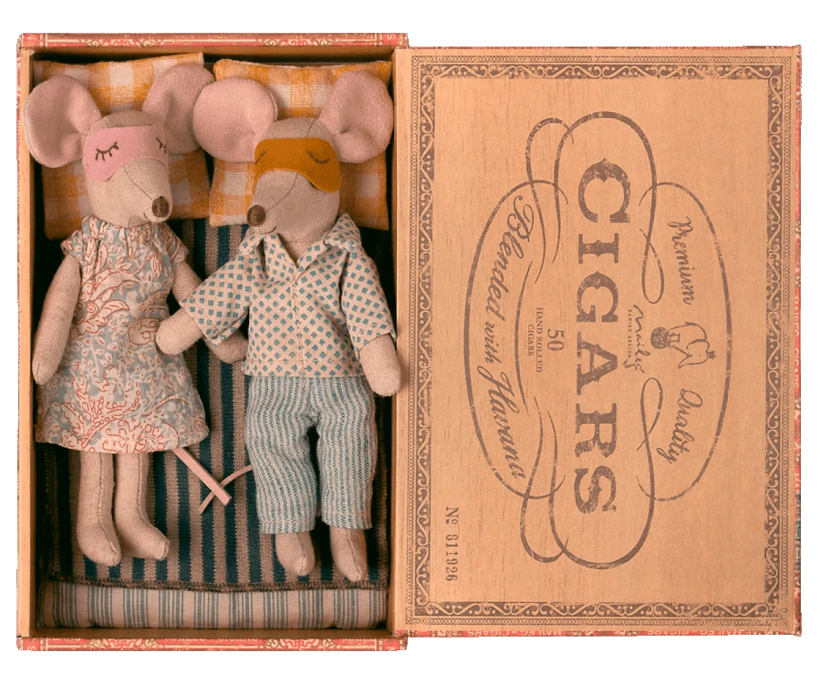 Maileg Mum and Dad Mouse in a Box 1 Maileg Mum and Dad Mouse in a Box