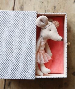 Maileg Dance Mouse on Daybed
