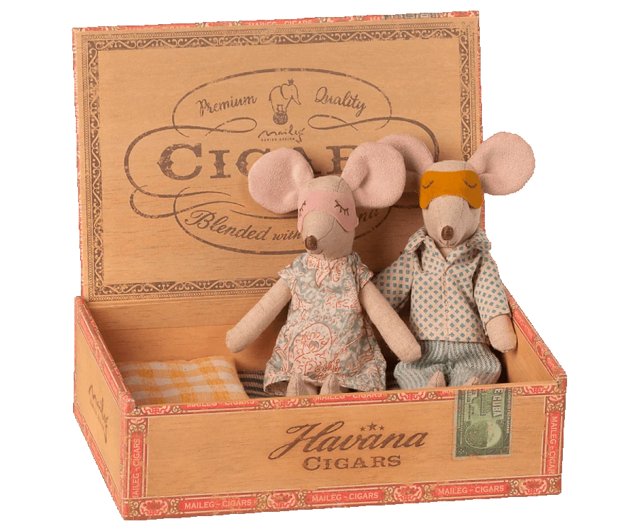 Maileg Mum and Dad Mouse in a Box 2 Maileg Mum and Dad Mouse in a Box