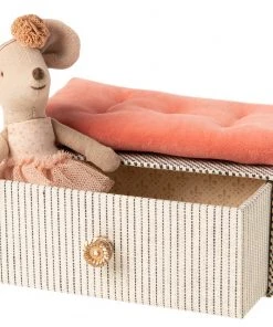 Maileg Dance Mouse on Daybed