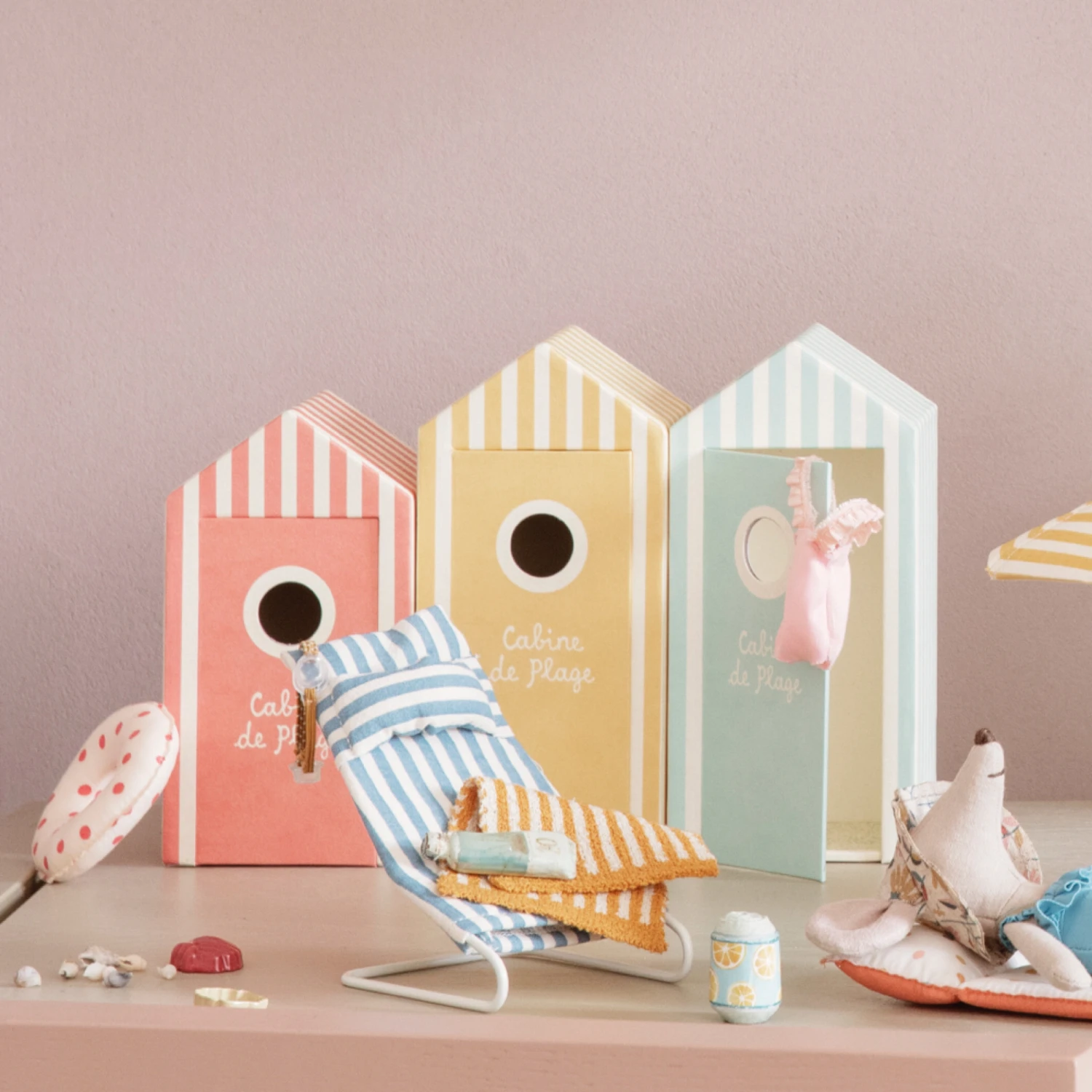 Maileg Beach Mice Little Sister in Cabin de Plage 4 Maileg Beach Mice Little Sister in Cabin de Plage