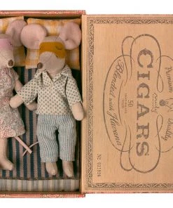 Maileg Mum and Dad Mice in Cigar Box 5 Maileg Mum and Dad Mice in Cigar Box