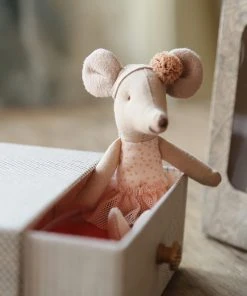 Maileg Dance Mouse on Daybed