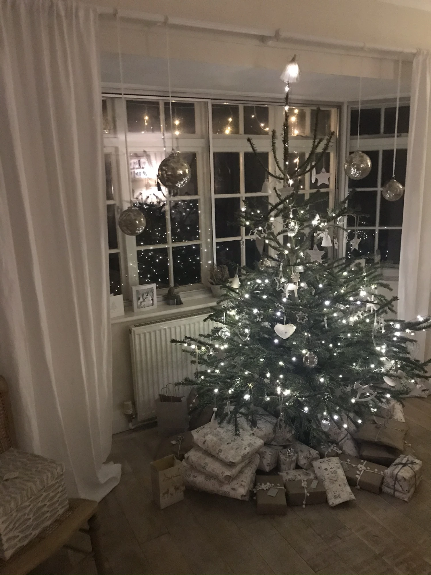 Maileg Days of December Giftwrap - 10 Meter Roll 3 Maileg Days of December Giftwrap - 10 Meter Roll