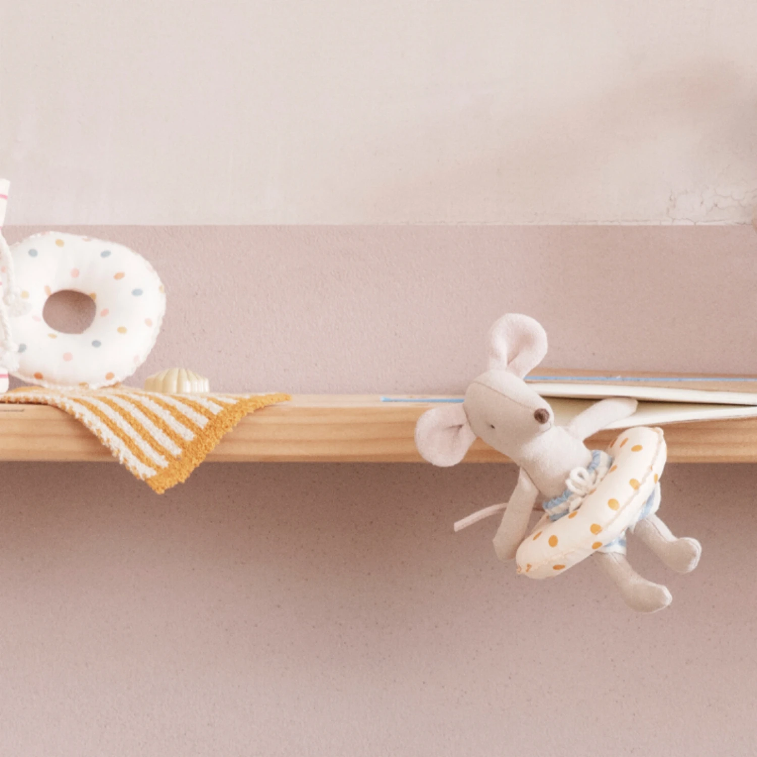 Maileg Beach Mice Little Brother in Cabin de Plage 4 Maileg Beach Mice Little Brother in Cabin de Plage